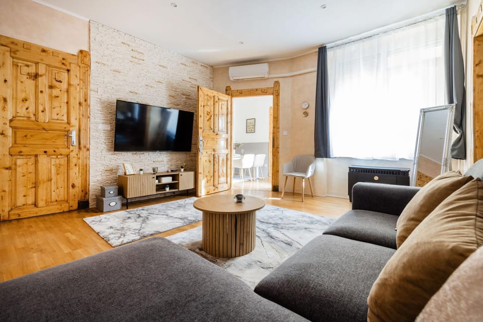 TV and multimedia, Living room, air conditioner