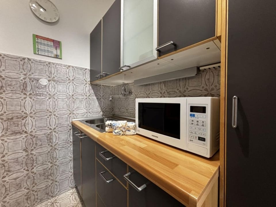 microwave, oven