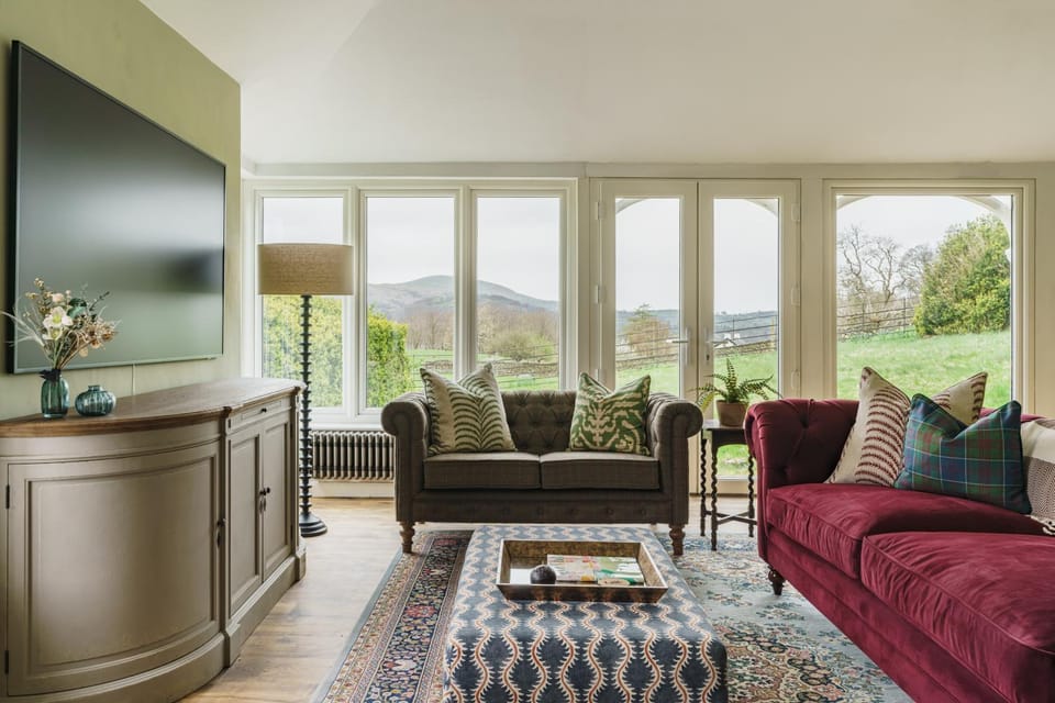 TV and multimedia, Living room, Seating area, Garden view