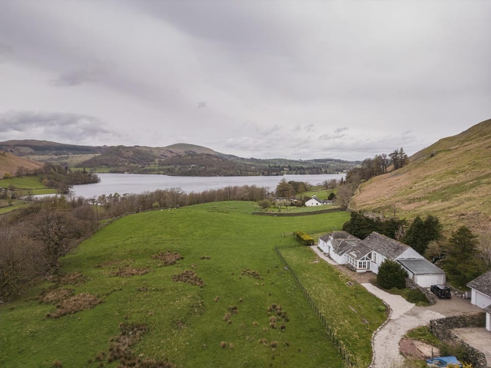 Day, Neighbourhood, Natural landscape, Bird's eye view, Lake view, Mountain view