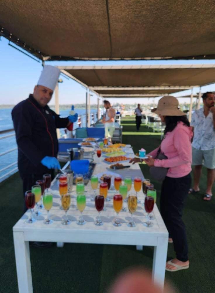 People, Food and drinks, Food, Buffet breakfast, group of guests