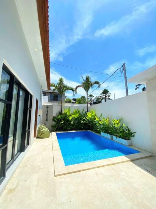 Cosy 2bed/2bath villa 5 min to beach Villa in North Kuta