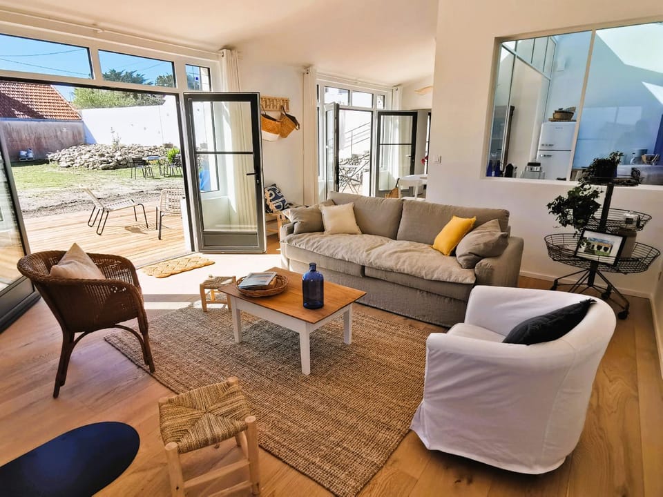 Communal lounge/ TV room, Living room