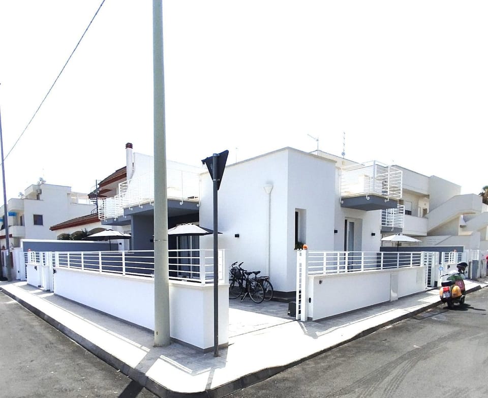 Property building, Day, View (from property/room), Balcony/Terrace
