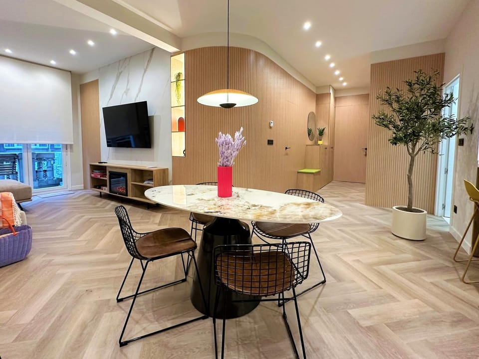 TV and multimedia, Seating area, Dining area