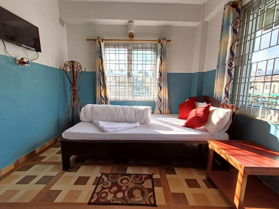 Photo of the whole room, Seating area