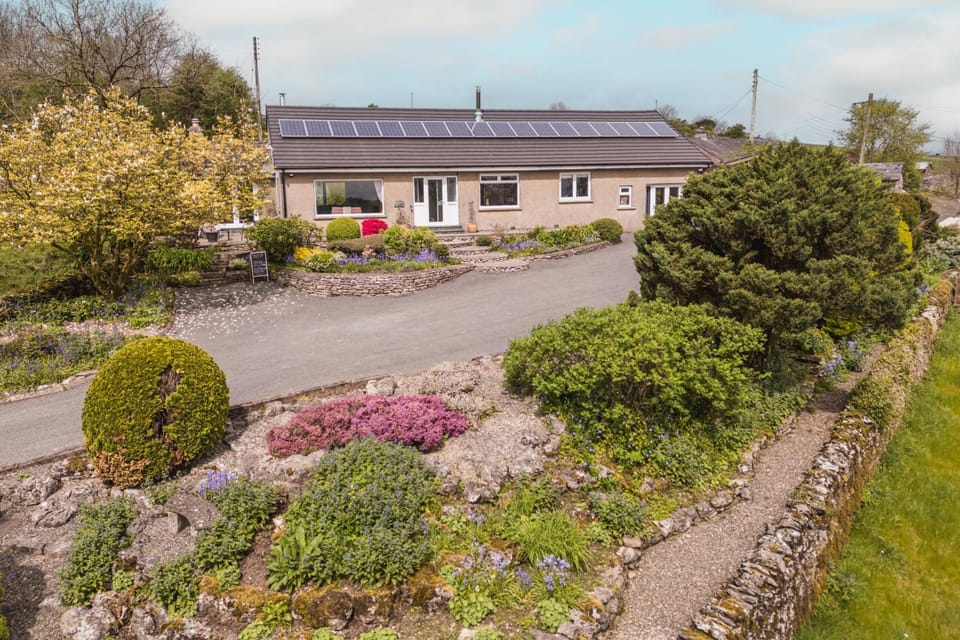 Property building, Garden, Garden view