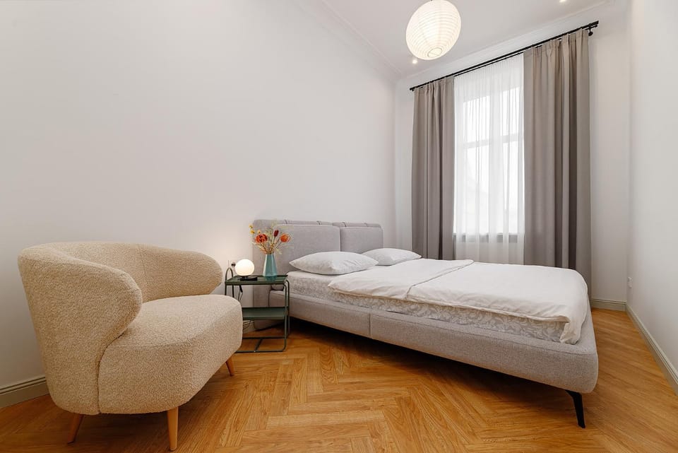 Photo of the whole room, Bedroom