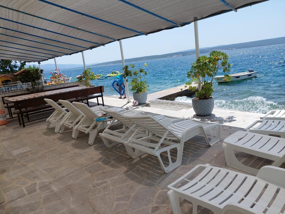 Property building, Natural landscape, Summer, Balcony/Terrace, Seating area, Beach, On site, Sea view