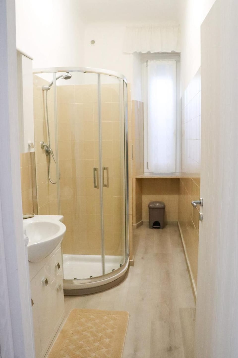 LA CASA DI PICCOLI' di Gabriele Martelli e Catia Pacetti - Camera APE Bed and Breakfast in Marche