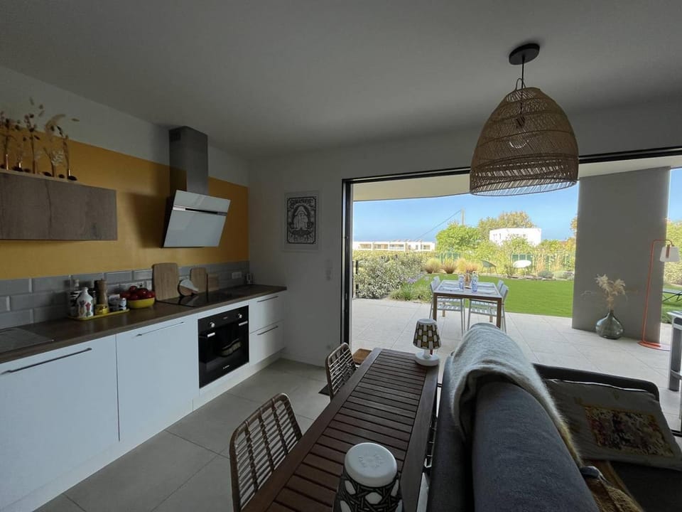 Kitchen or kitchenette, Living room, Dining area