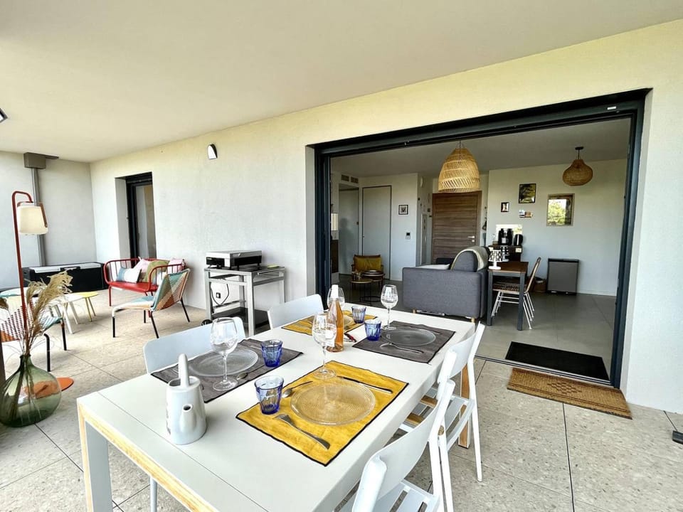 Patio, Dining area