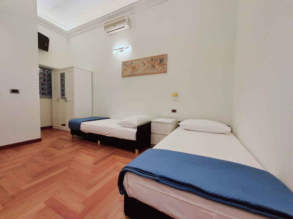 Bed, TV and multimedia, Photo of the whole room, Bedroom, air conditioner