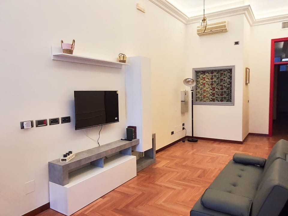 TV and multimedia, Living room, Seating area, Evening entertainment, air conditioner