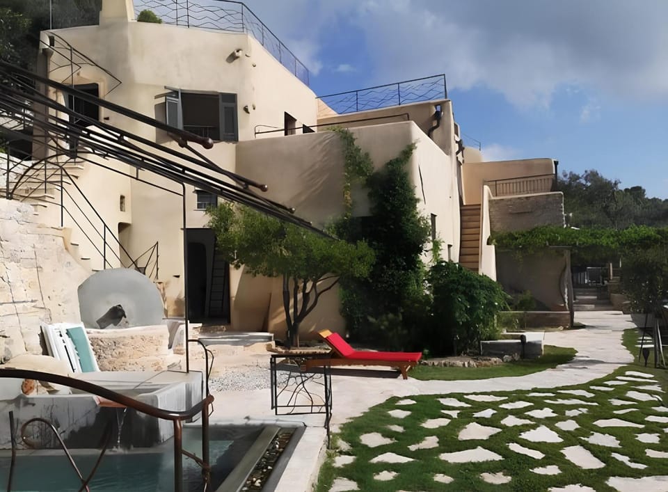 Property building, Balcony/Terrace, Living room, Swimming pool