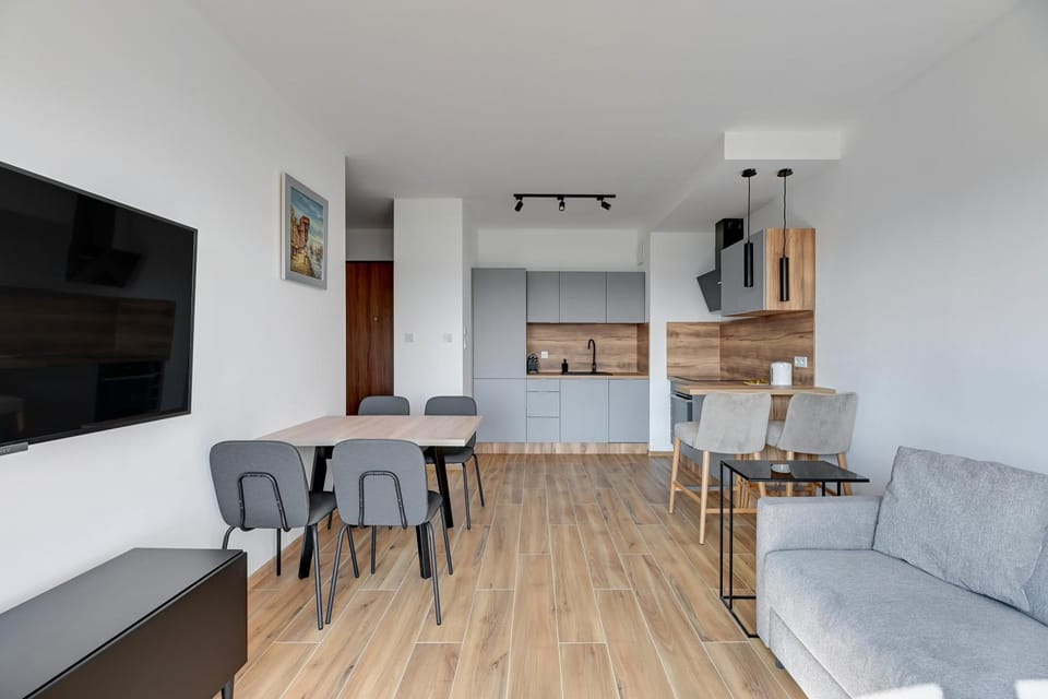 TV and multimedia, Kitchen or kitchenette, Living room, Seating area, Dining area