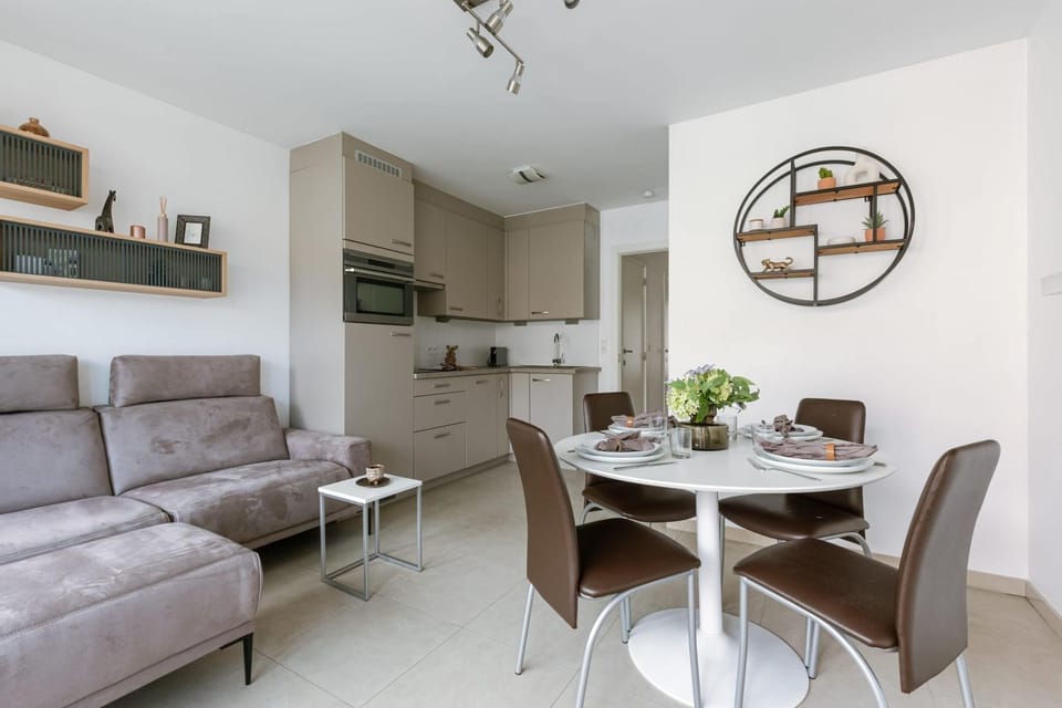 Casiola - Spacious & light apartment with double terrace Apartment in Koksijde