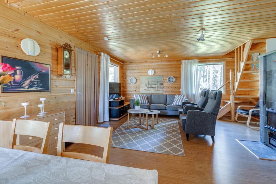 TV and multimedia, Living room, Seating area, Dining area