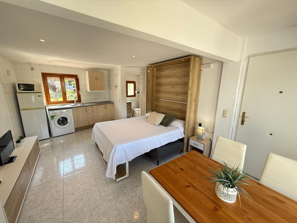 Kitchen or kitchenette, Photo of the whole room