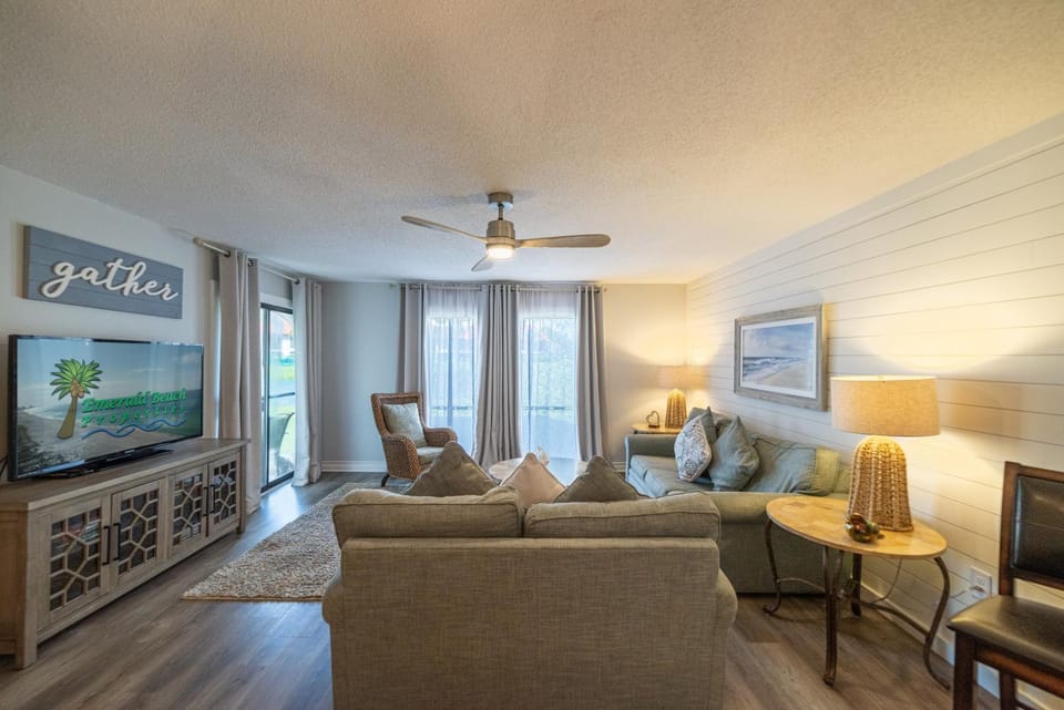 Edgewater Villa 1104 'Sandy Feet Retreat' House in Panama City Beach