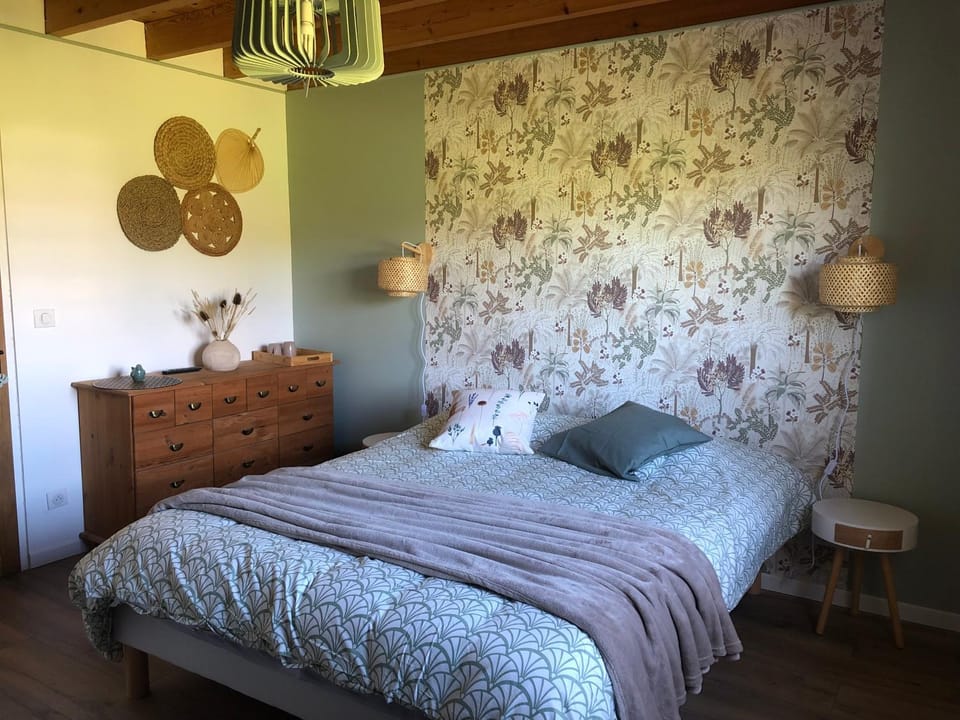Bed, Photo of the whole room, Bedroom
