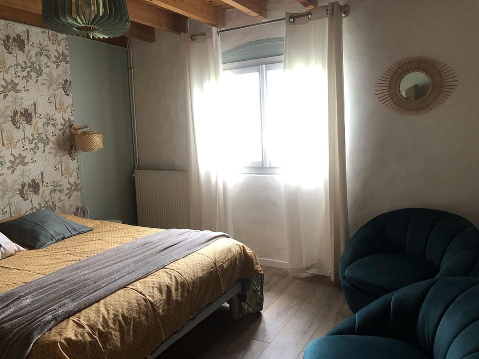 Bed, Photo of the whole room, Bedroom