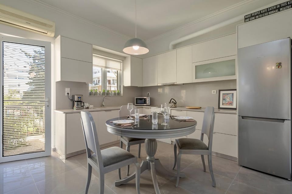Modern & Spacious Flat - Chania Center - Walk To Sea Apartment in Chania