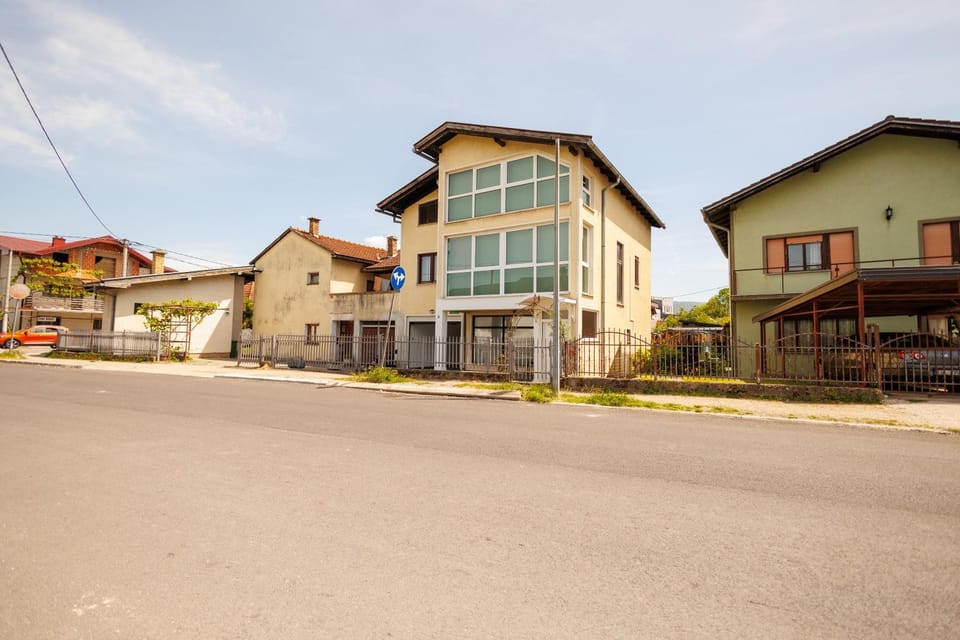Property building, Location