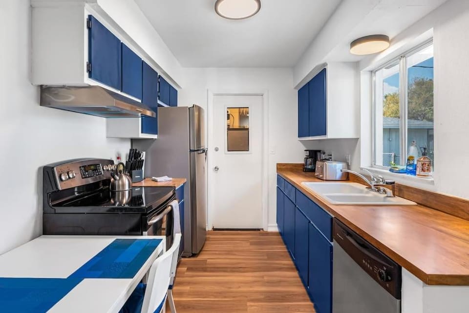 Coffee/tea facilities, Kitchen or kitchenette, dishwasher, pet friendly, stove, toaster