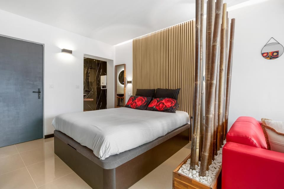 Bedroom, internet