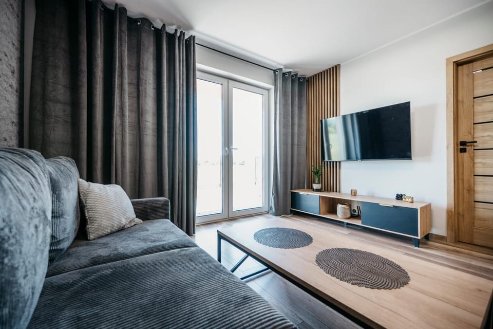 TV and multimedia, Living room, Seating area, Evening entertainment