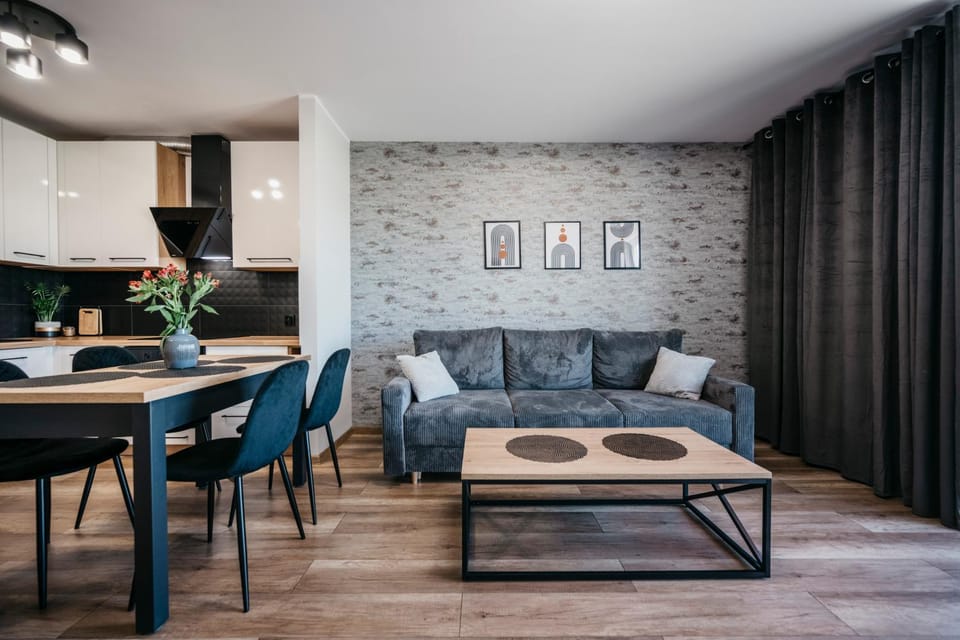 Kitchen or kitchenette, Living room, Seating area, Dining area
