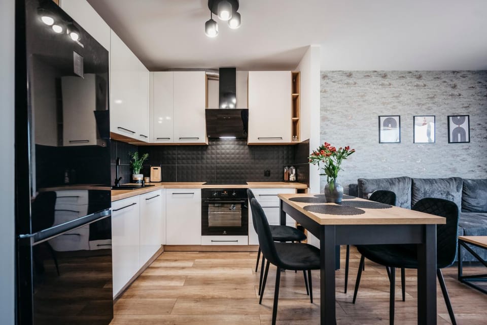 Kitchen or kitchenette, Dining area, oven, stove