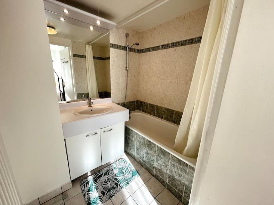 Bathroom, Bath