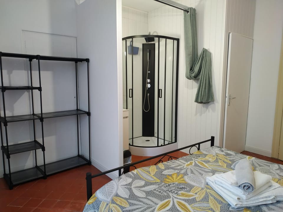Shower, Property building, Bathroom, Photo of the whole room