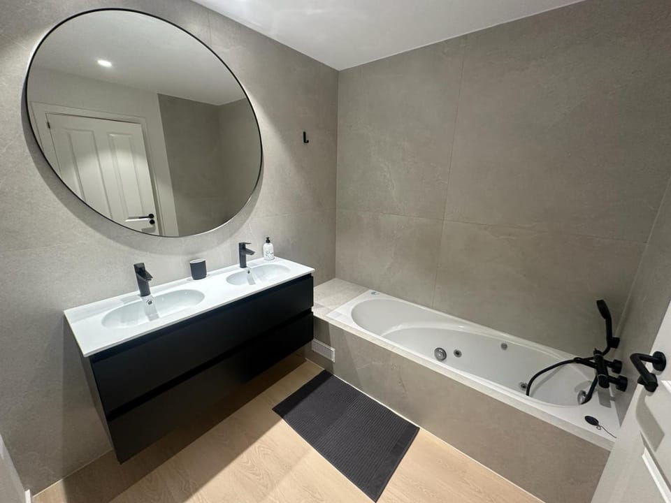 Bathroom, Bath