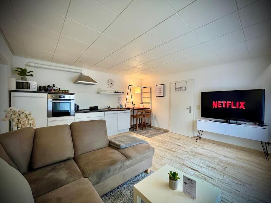Communal lounge/ TV room, TV and multimedia, Living room, Seating area, Dining area, Evening entertainment
