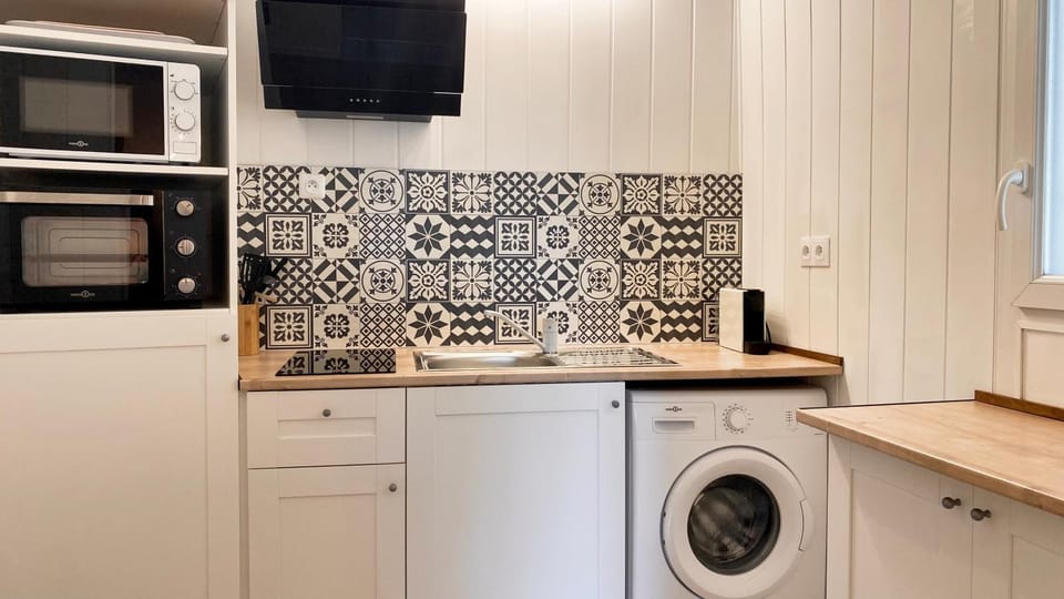Kitchen or kitchenette, microwave, oven, stove, washing machine