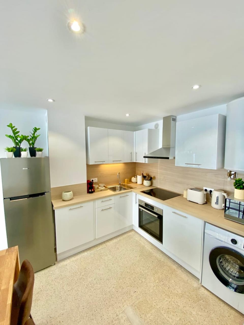 Kitchen or kitchenette, dishwasher, minibar, pet friendly, storage, stove, toaster, washing machine
