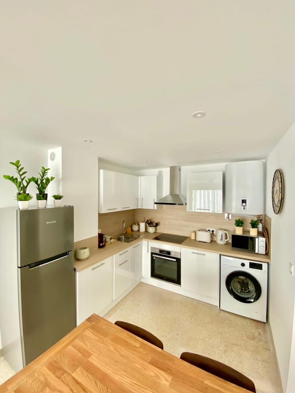 Coffee/tea facilities, Kitchen or kitchenette, dishwasher, minibar, pet friendly, storage, stove, toaster, washing machine