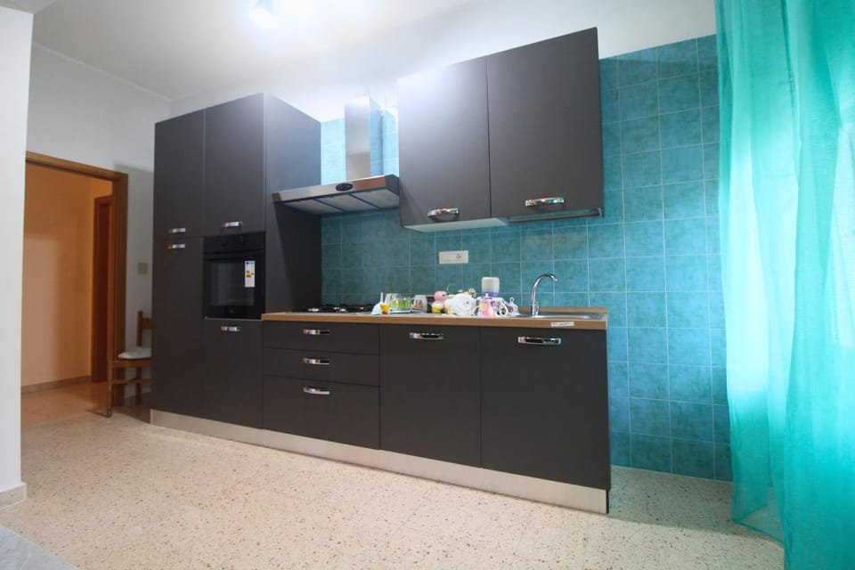 Kitchen or kitchenette, pet friendly, stove