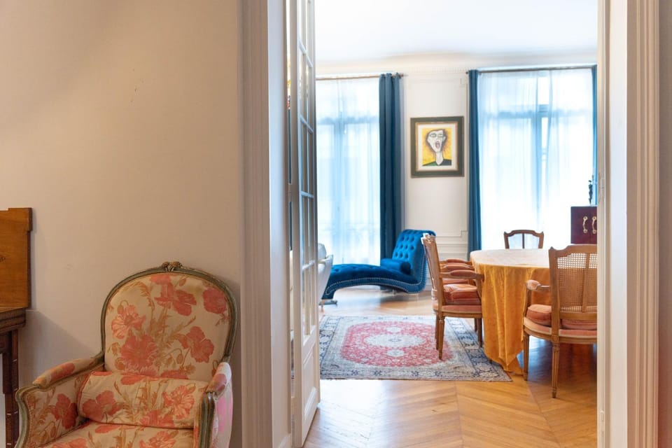 Spacieux appartement de luxe (280 m2) dans un quartier prestigieux de Paris (XVI) Apartment in Paris