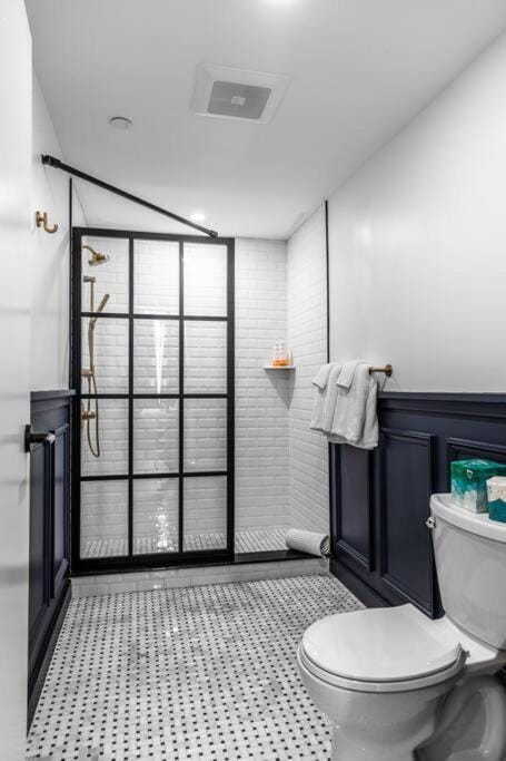 DTWN Historic Hotel, West Market Square View, King Bed, Room # 200 Apartment in Bangor