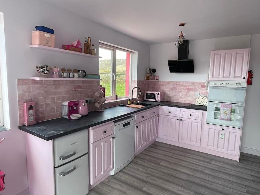 Casa Rosa Rural home Walk home includes steep hill and dark country road so car recommended House in County Cork