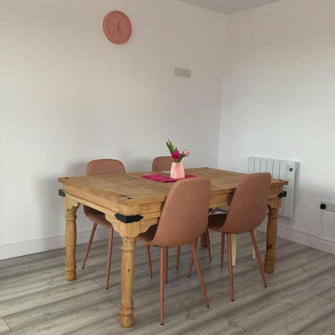Casa Rosa Rural home Walk home includes steep hill and dark country road so car recommended House in County Cork