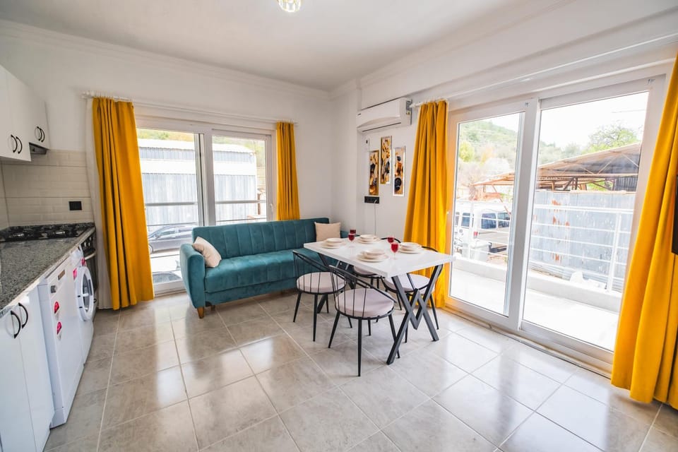 Kitchen or kitchenette, Living room, Seating area, Dining area, pet friendly