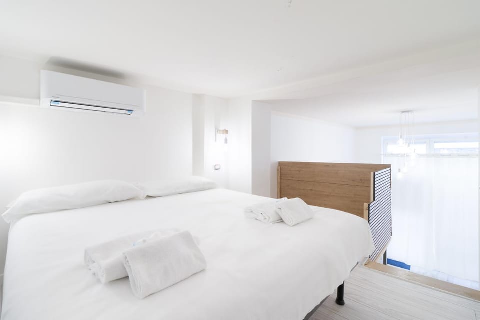 Bed, Photo of the whole room, Bedroom, towels, air conditioner