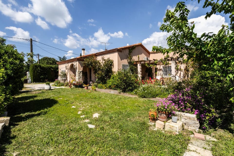 Property building, Spring, Day, Garden, Garden view