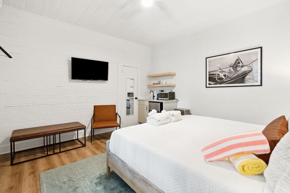 Bed, TV and multimedia, Kitchen or kitchenette