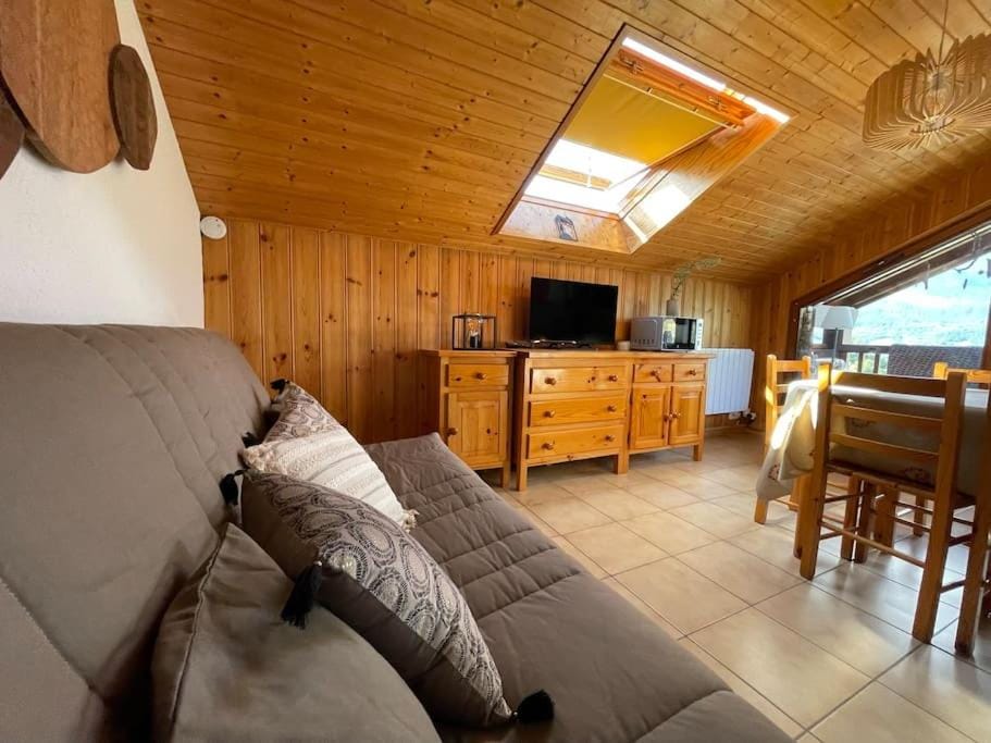L'Appartement des pistes 4 Pers. Vue sur vallée, proche des pistes & du centre. Apartment in Saint-Gervais-Bains
